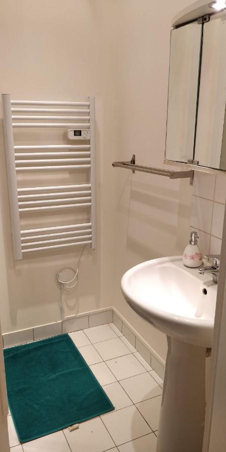 Modern 1 Bedroom Apartment Near The Metro. 이브리쉬르센 외부 사진